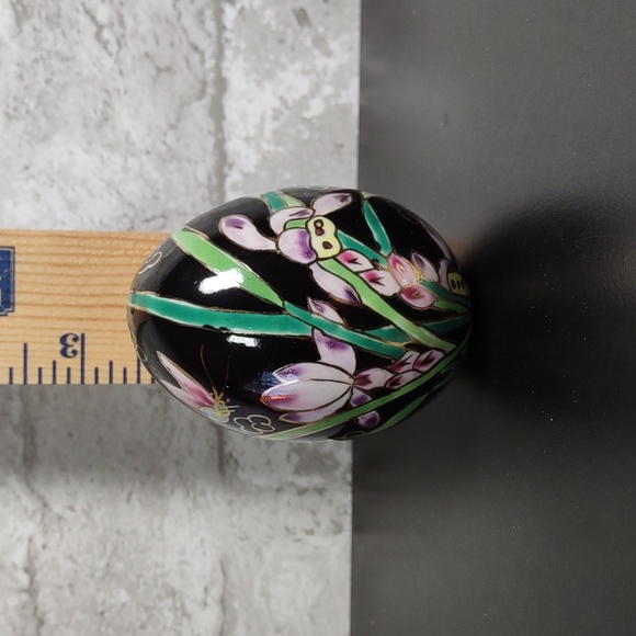 Set of 4 Hand Painted Porcelain Eggs - Picture 12 of 14